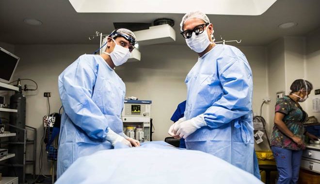 60 mujeres han recibido cirugía plástica para eliminar “guatita de delantal” en Arica